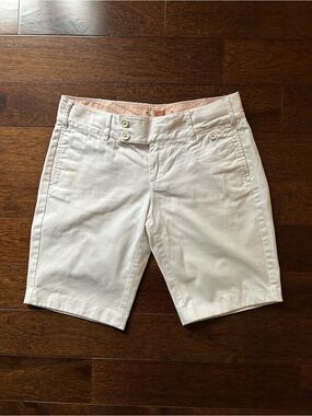 Old Navy White Women's Bermuda Shorts